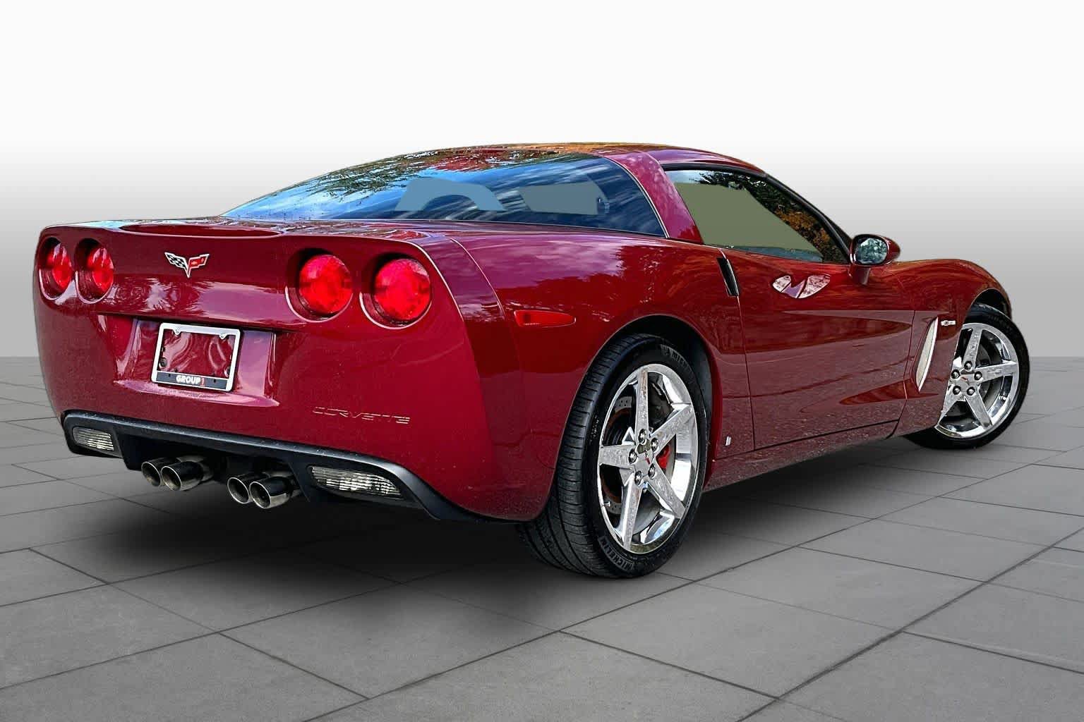Used 2007 Chevrolet Corvette Coupe w/ Preferred Equipment Group RWD image 12