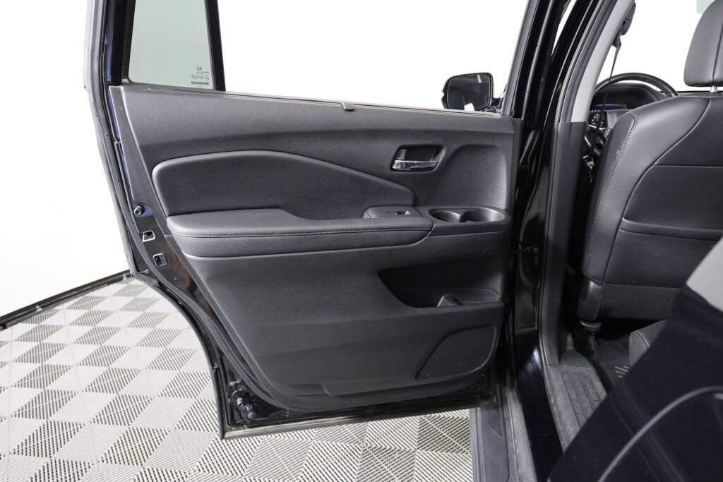 Used 2019 Honda Pilot Touring image 17