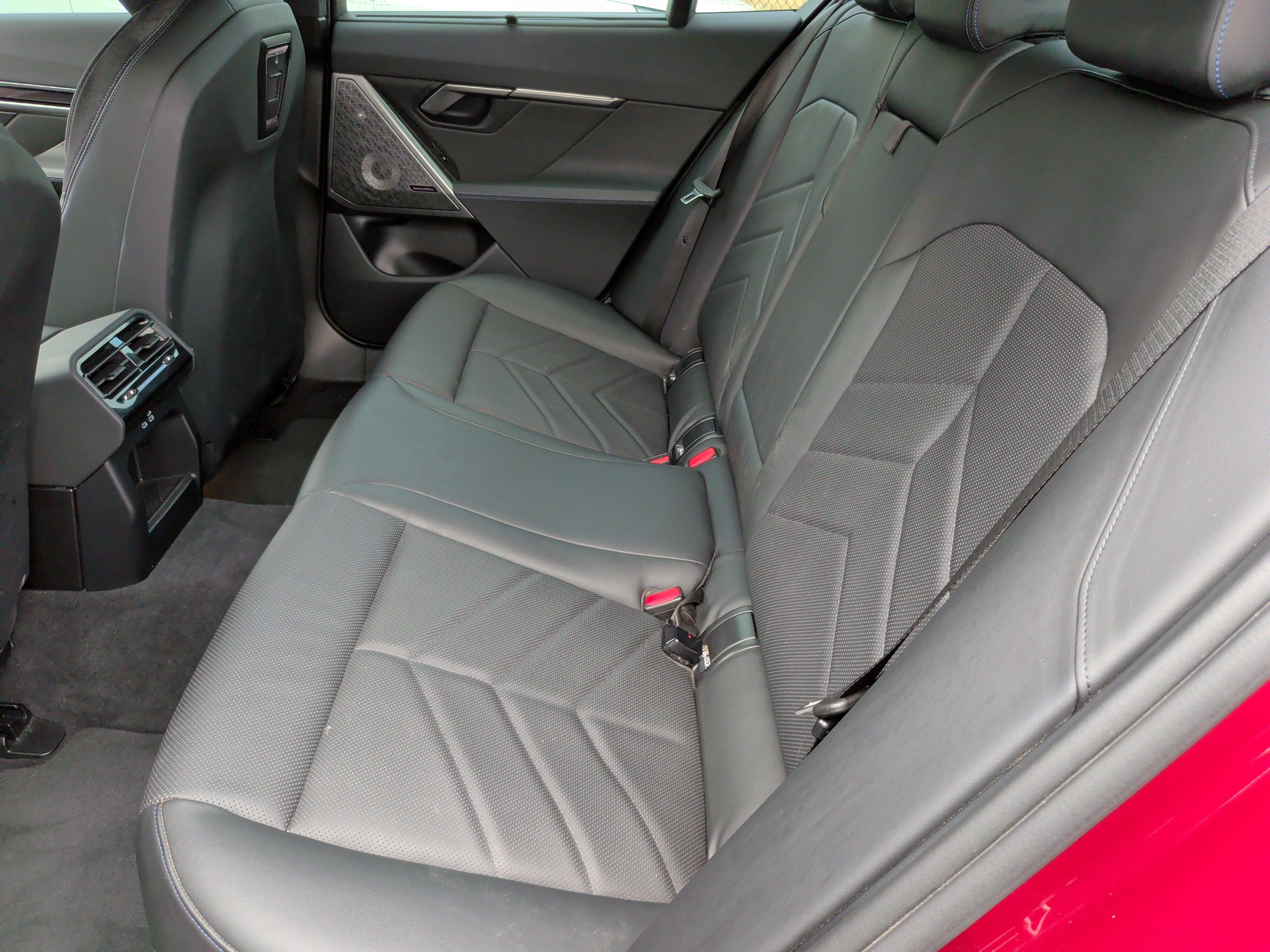 Used 2024 BMW i5 eDrive40i w/ M Sport Package RWD image 35