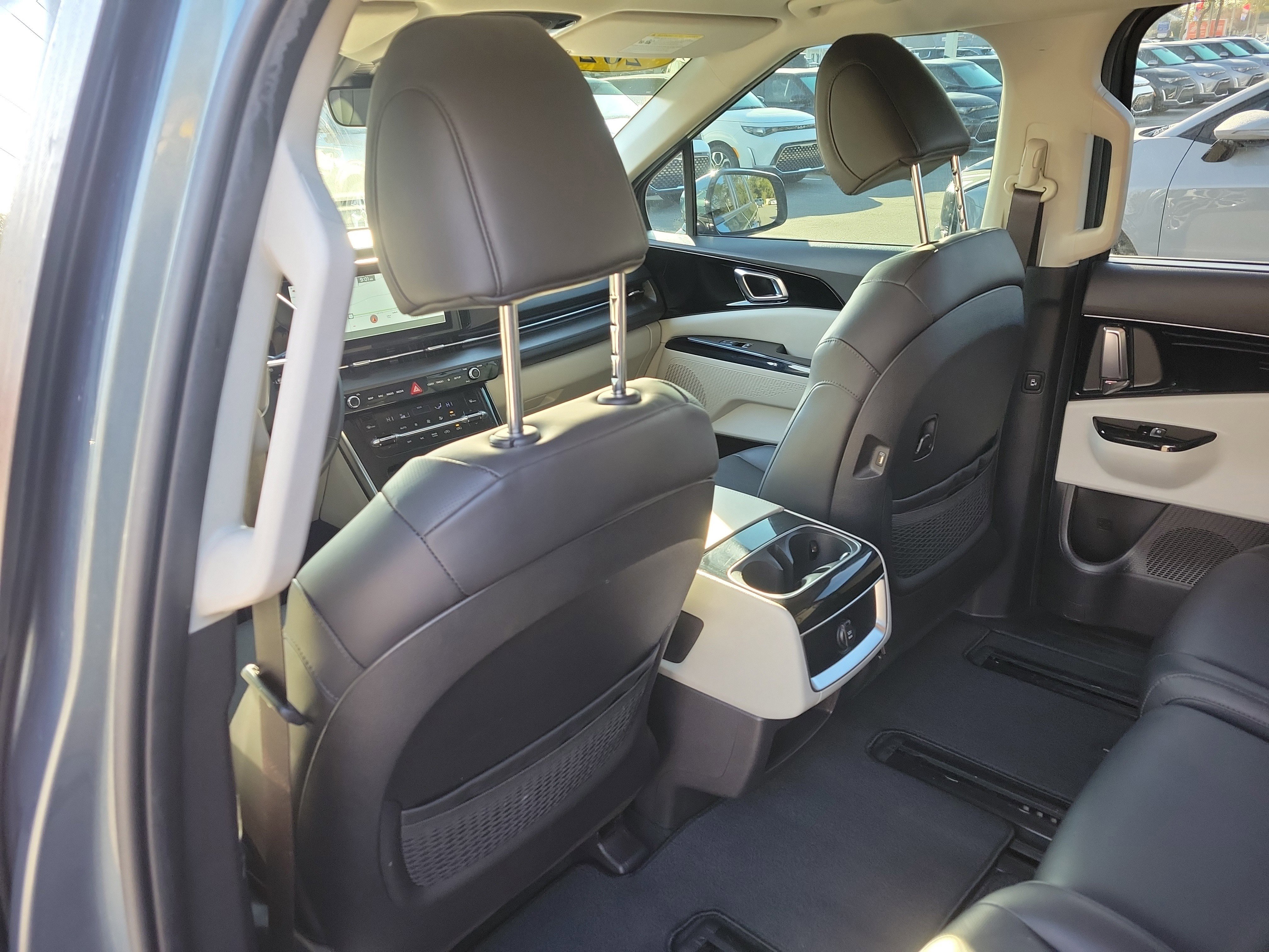 Certified 2022 Kia Carnival EX image 16