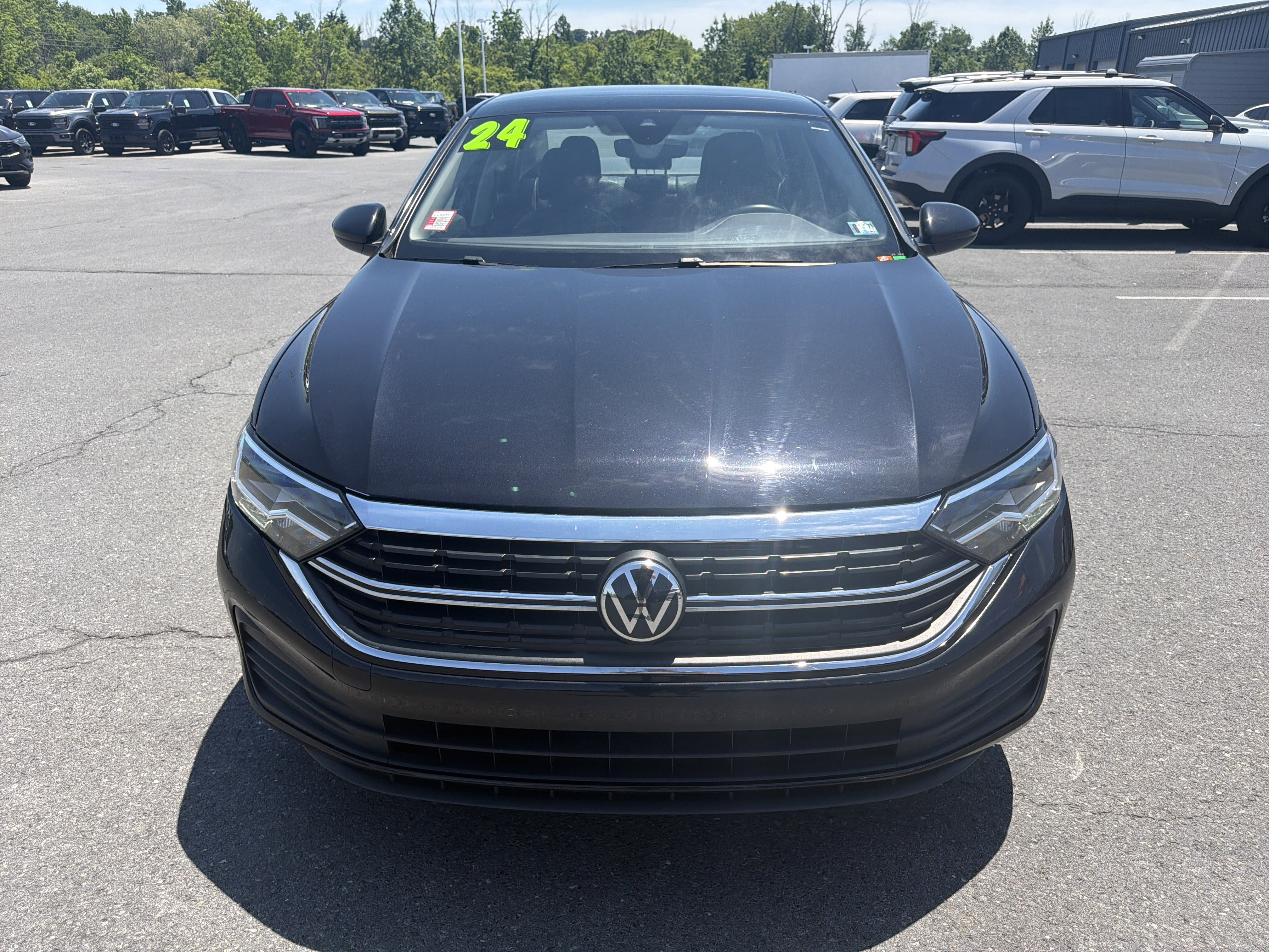 Used 2024 Volkswagen Jetta SE FWD image 9