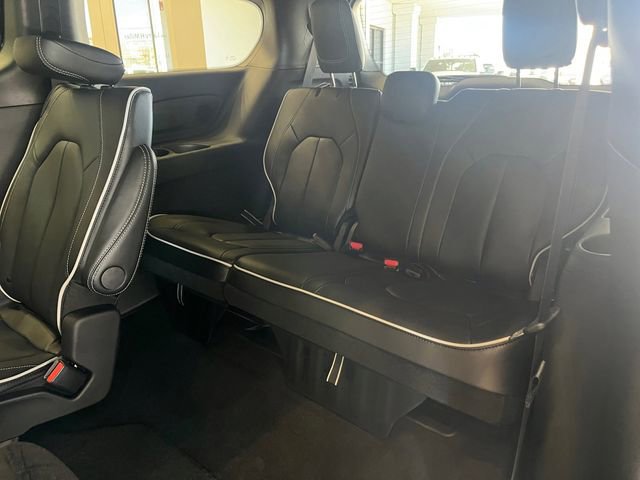 New 2026 Chrysler Pacifica Limited image 19