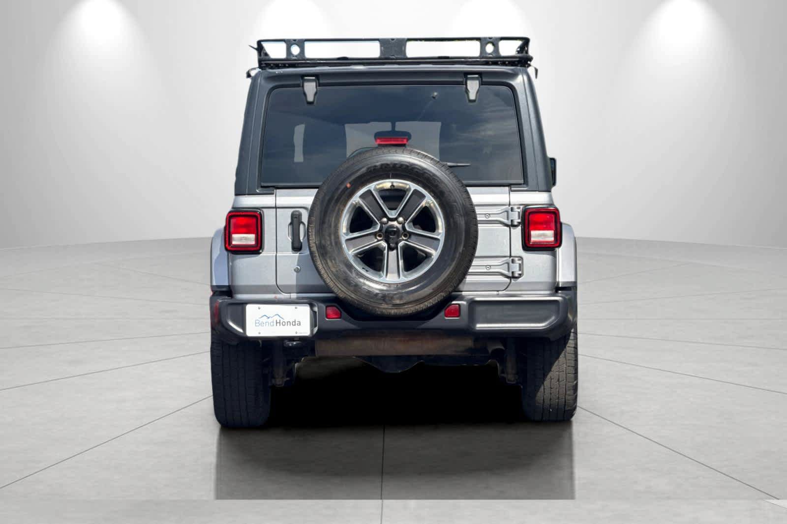 Used 2018 Jeep Wrangler Unlimited Sahara AWD/4WD image 7