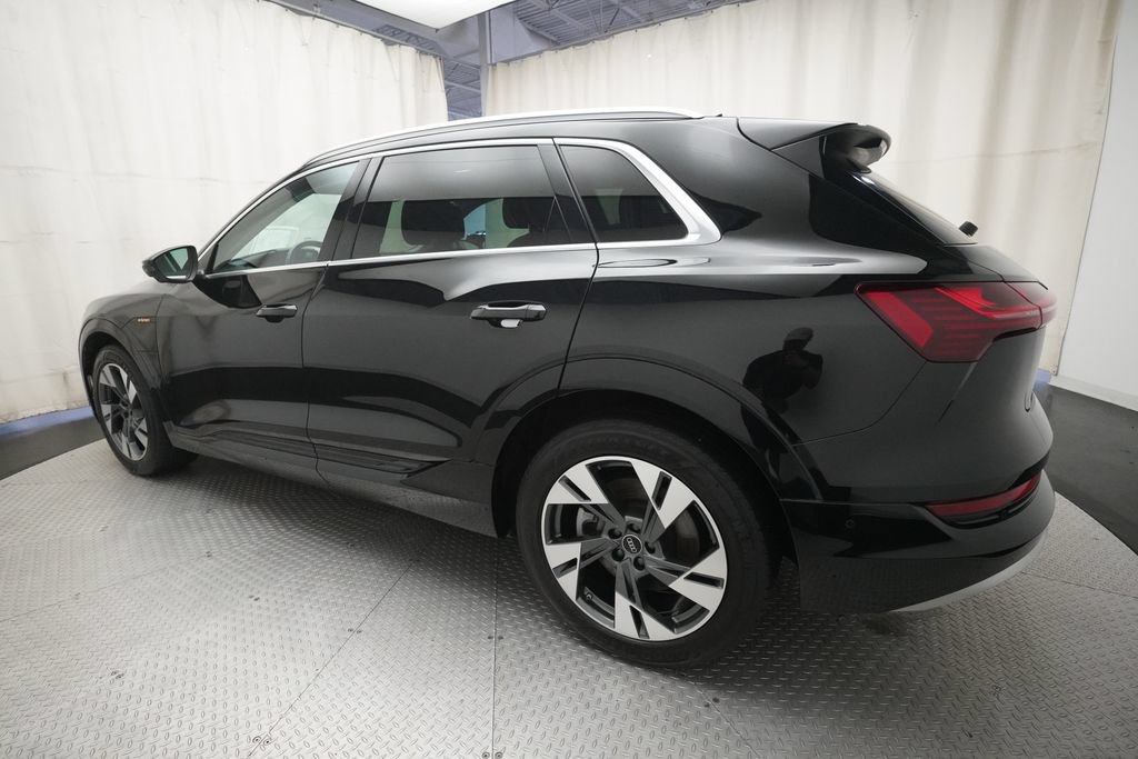 Used 2022 Audi e-tron Premium Plus w/ Premium Plus Package AWD/4WD image 34
