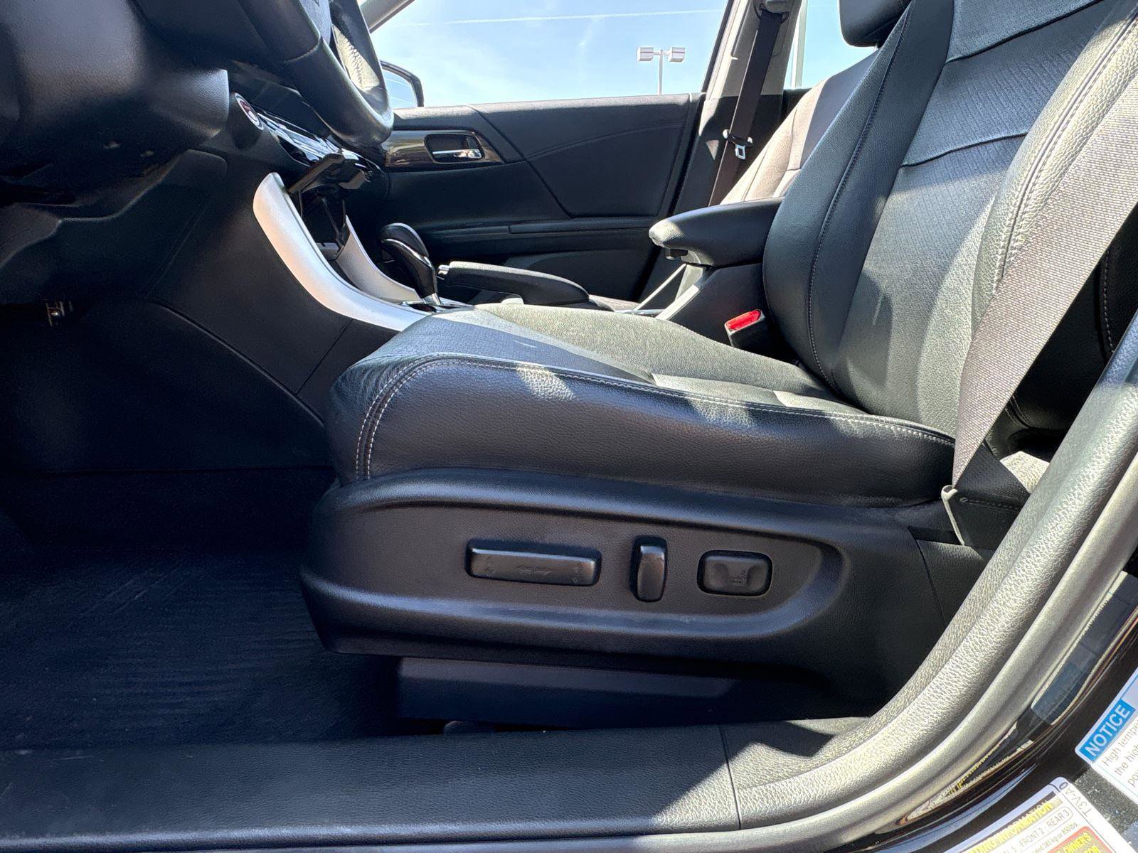 Used 2017 Honda Accord Touring image 18