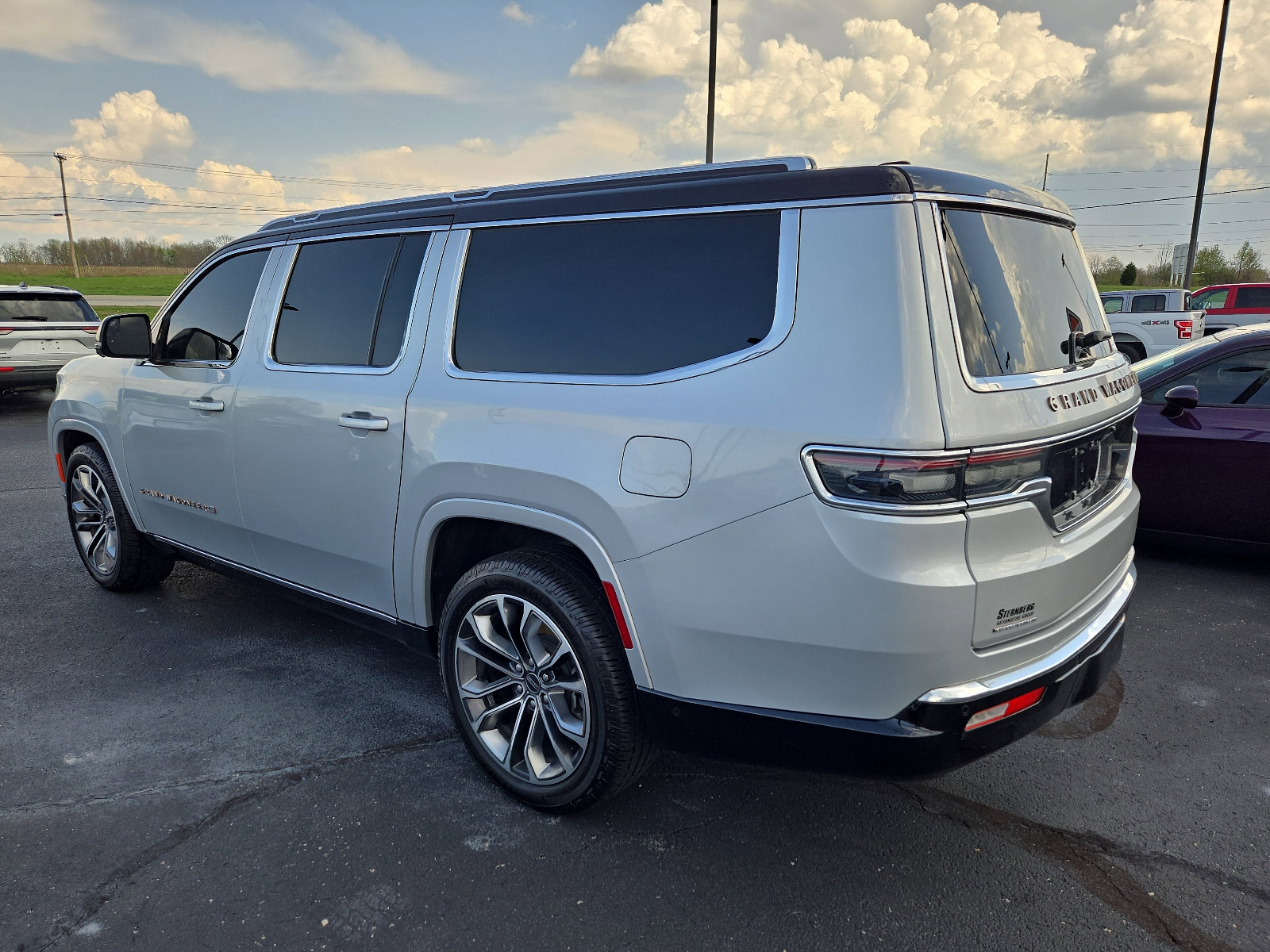 Used 2023 Jeep Grand Wagoneer L Series III w/ HD Trailer Tow Package image 3