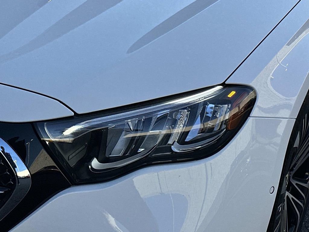 Used 2025 Mercedes-Benz E 350 4MATIC Sedan image 8