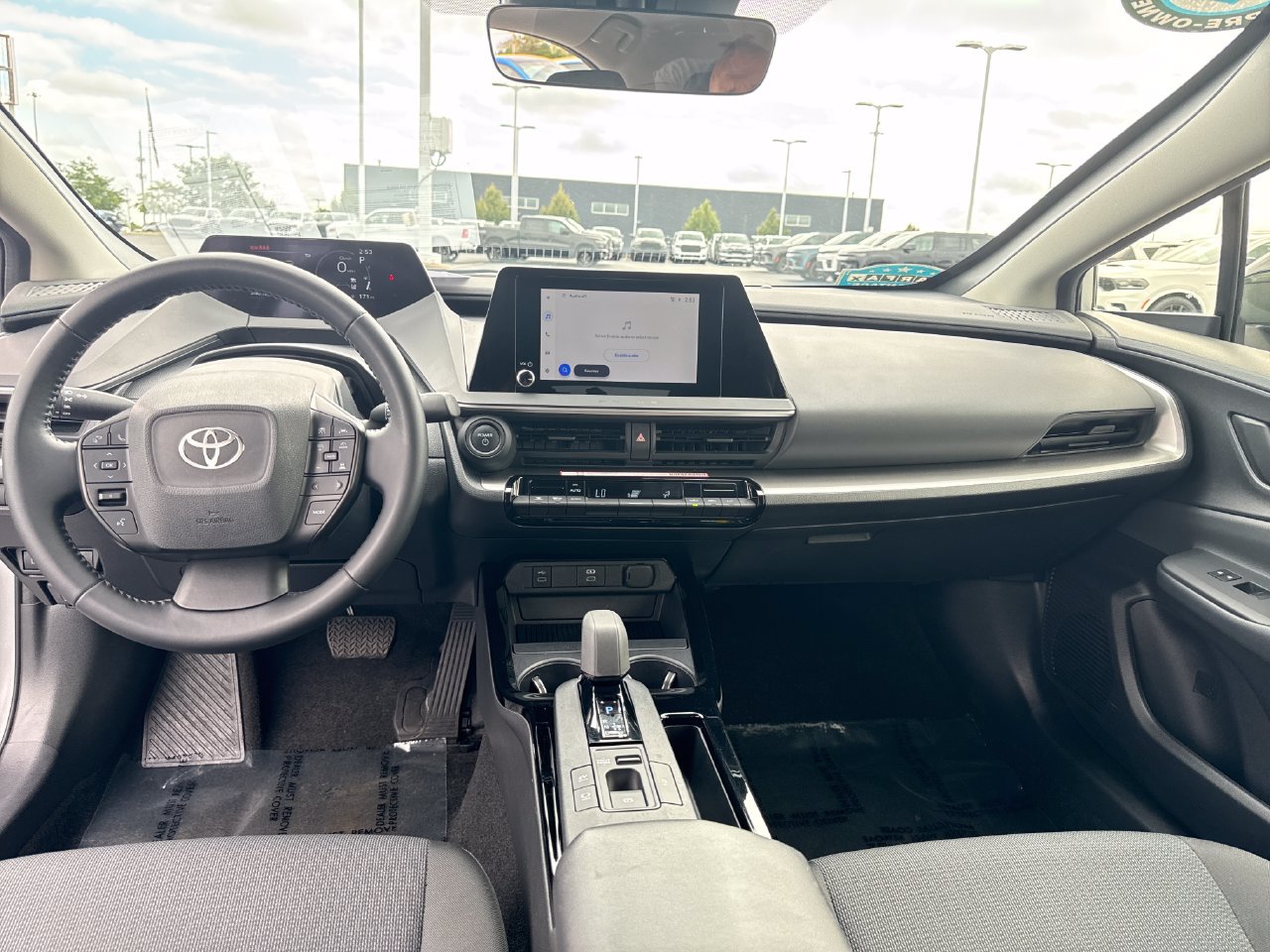 Used 2025 Toyota Prius LE FWD image 13