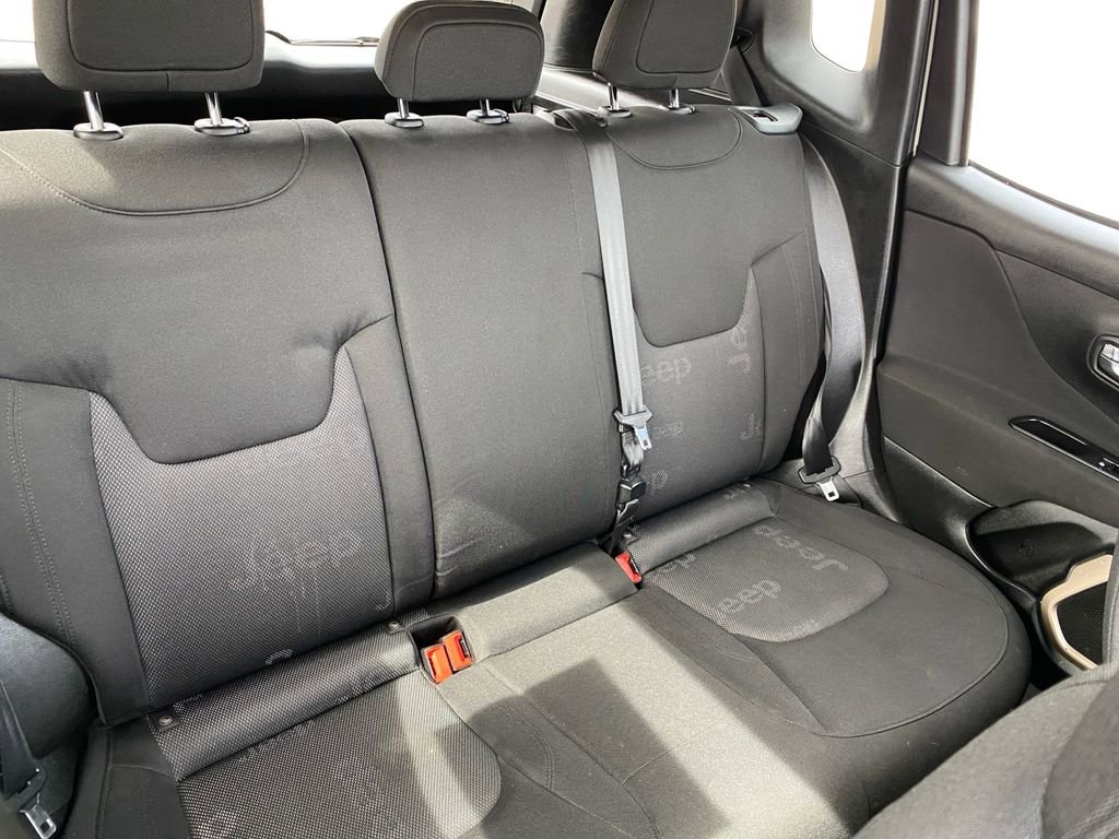 Used 2015 Jeep Renegade Latitude image 18