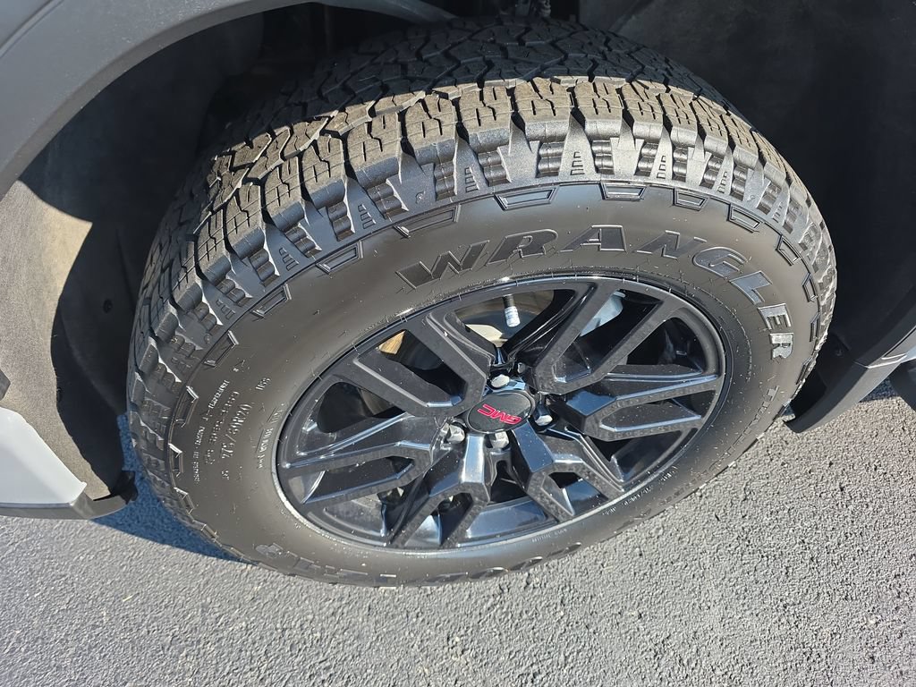 Used 2024 GMC Sierra 1500 Elevation w/ Preferred Package AWD/4WD image 11