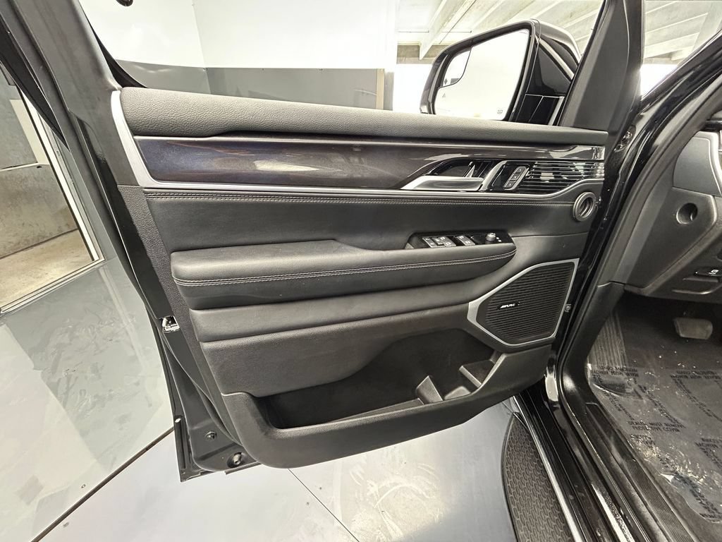 Used 2023 Jeep Wagoneer 4WD image 15
