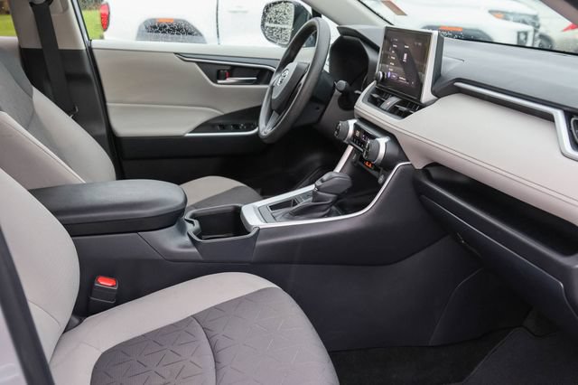 Used 2025 Toyota RAV4 XLE FWD image 33