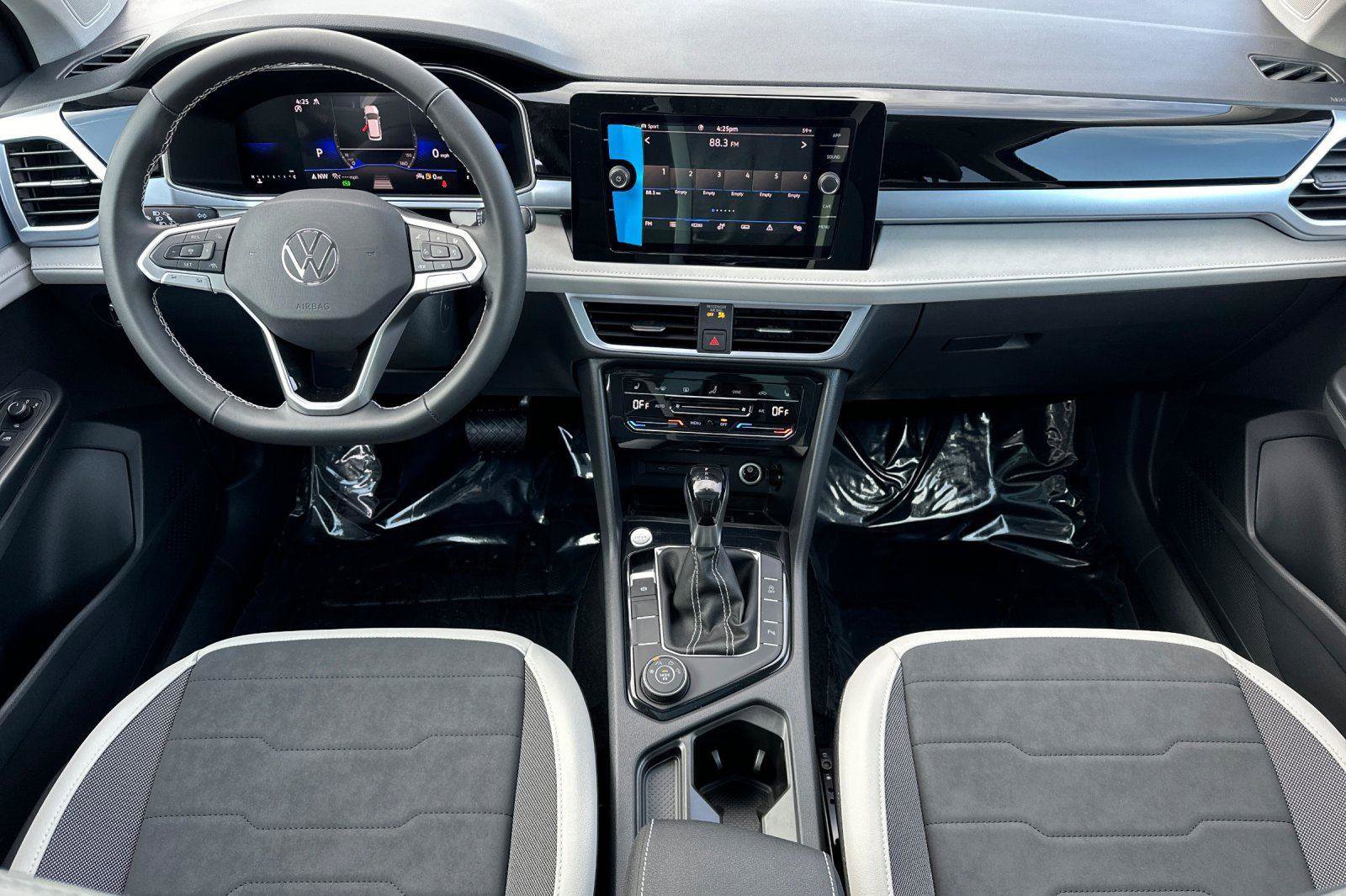 New 2026 Volkswagen Taos SE image 12