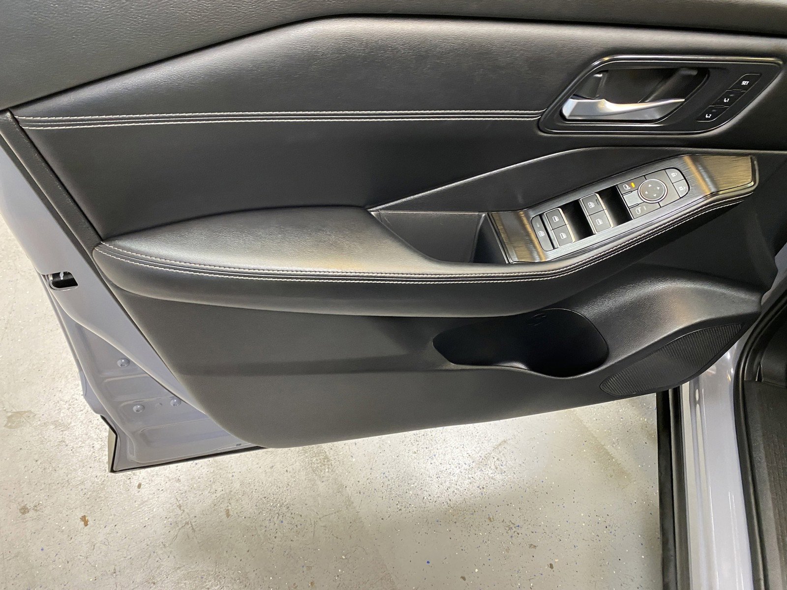 Used 2025 Nissan Rogue SL w/ Tech Package FWD image 20