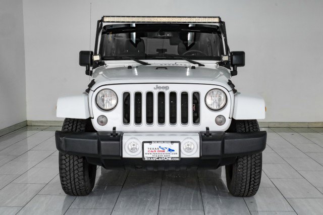 Used 2016 Jeep Wrangler Unlimited Sahara w/ Connectivity Group image 3