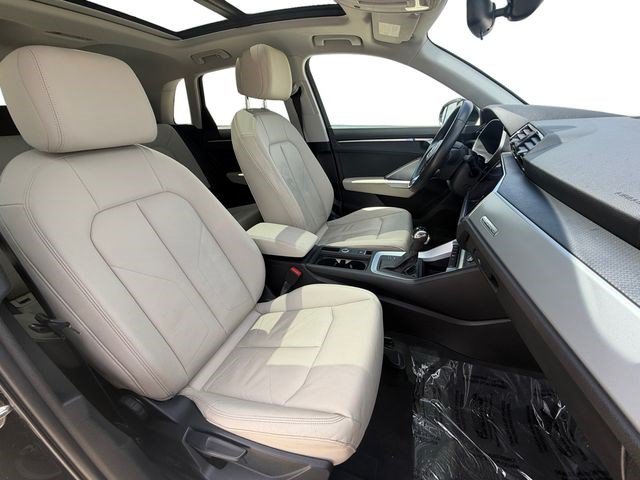 Used 2020 Audi Q3 2.0T Premium w/ Convenience Package AWD/4WD image 16