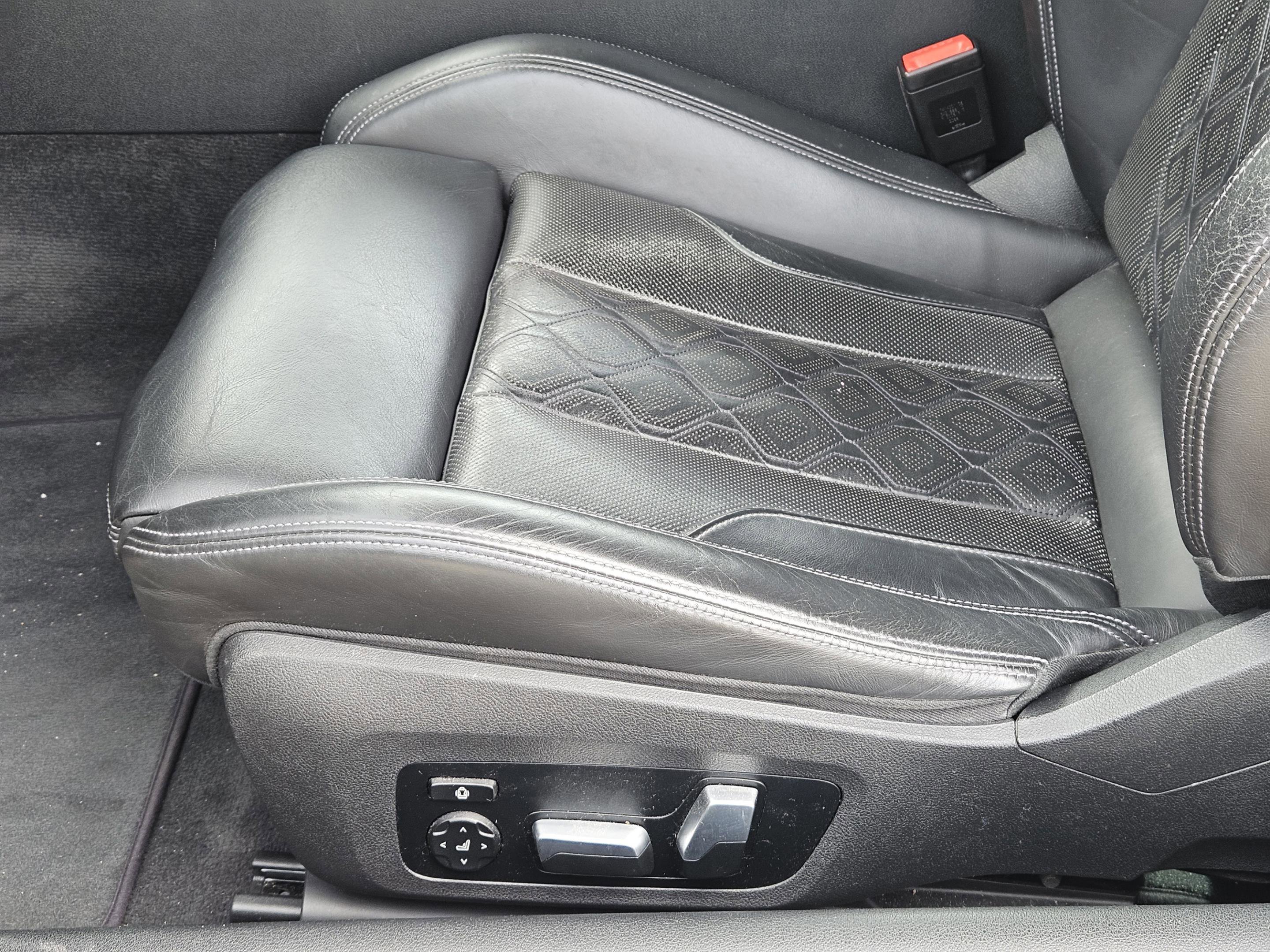 Used 2020 BMW M8 Coupe image 24