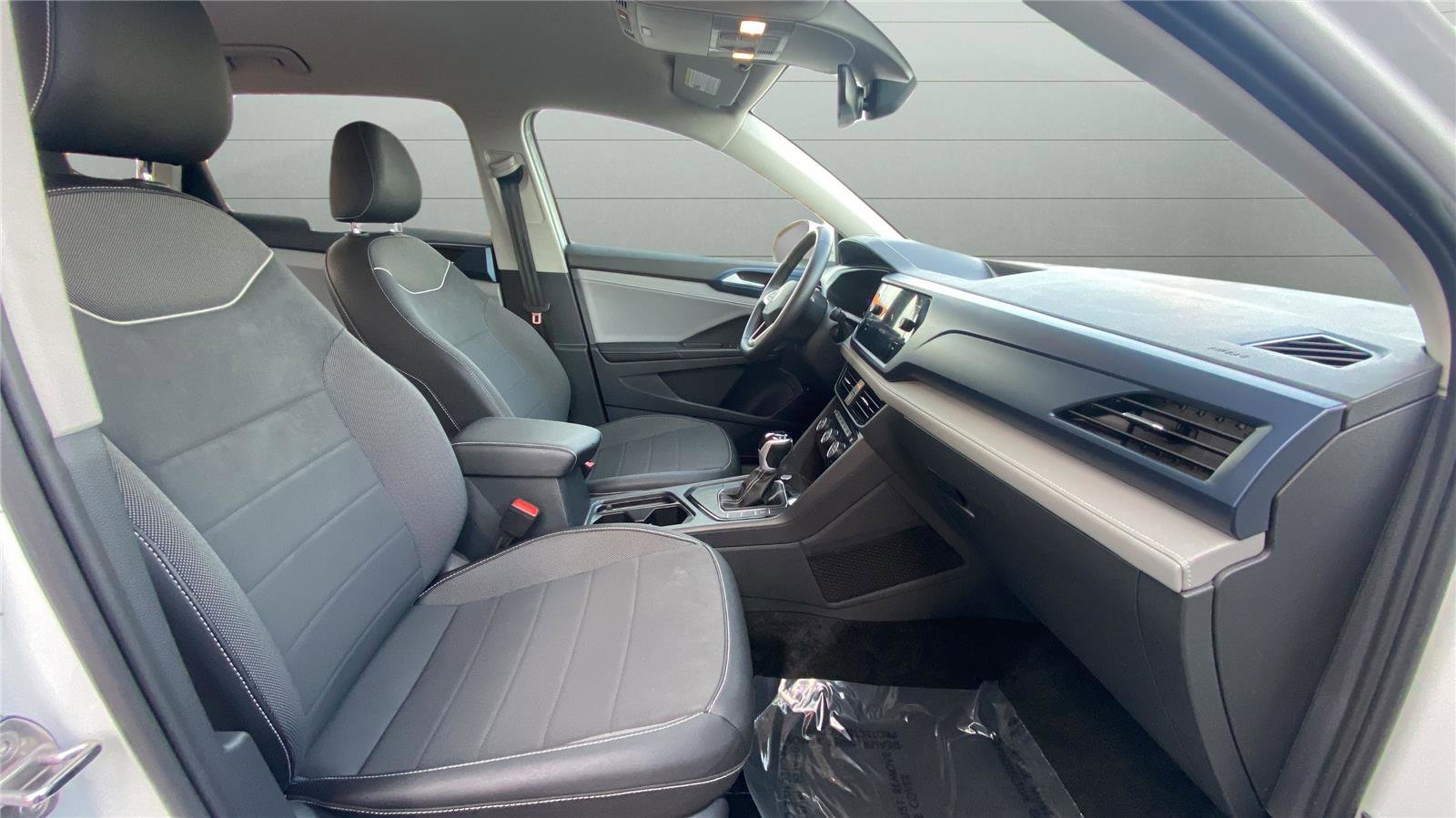 Used 2024 Volkswagen Taos SE image 16