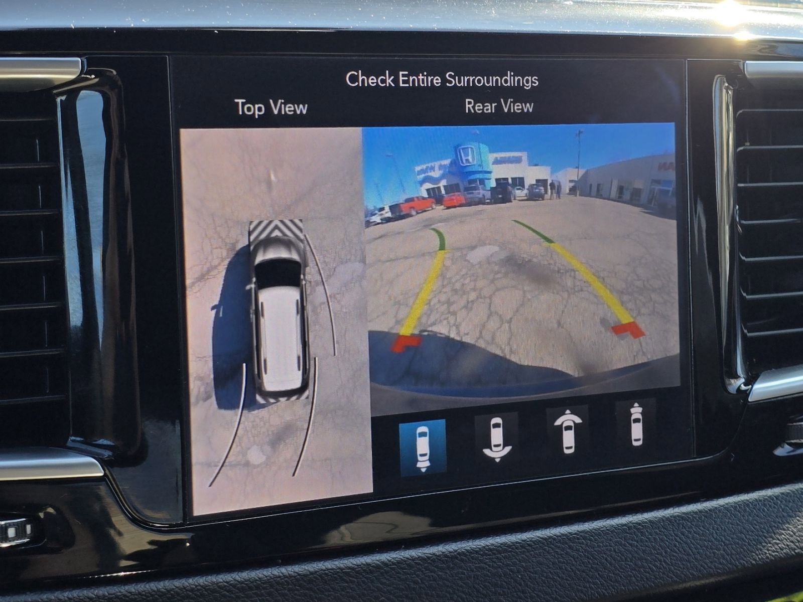 Used 2019 Chrysler Pacifica Touring Plus w/ Advanced Safetytec Group image 6