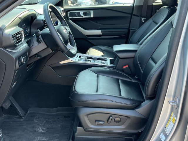 Used 2023 Ford Explorer XLT w/ Equipment Group 202A AWD/4WD image 13