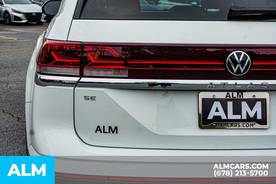 Used 2025 Volkswagen Atlas SE FWD image 12