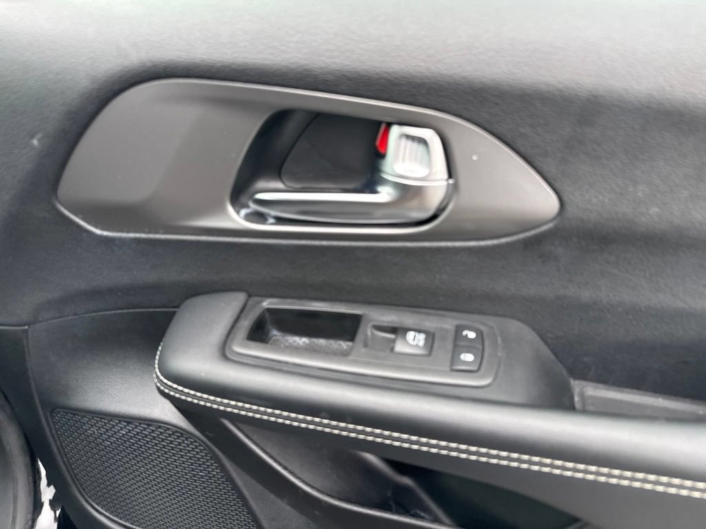 Used 2025 Chrysler Pacifica Select FWD image 34