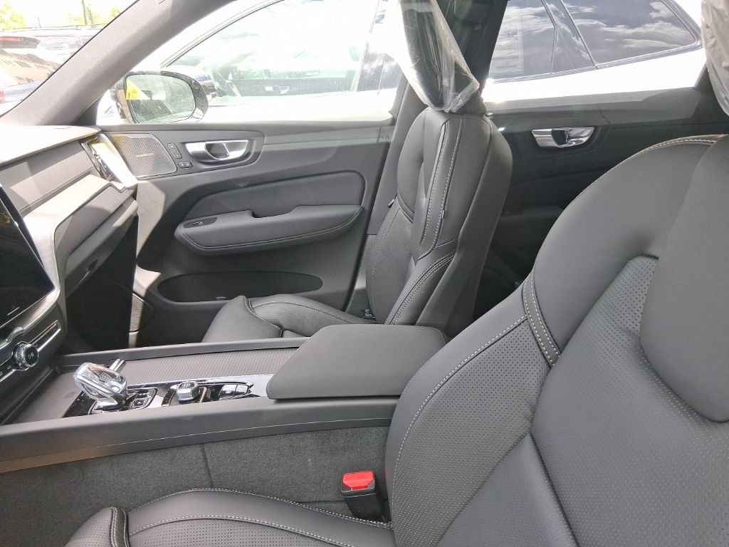 New 2026 Volvo XC60 T8 Ultra w/ Protection Package Premier AWD/4WD image 8