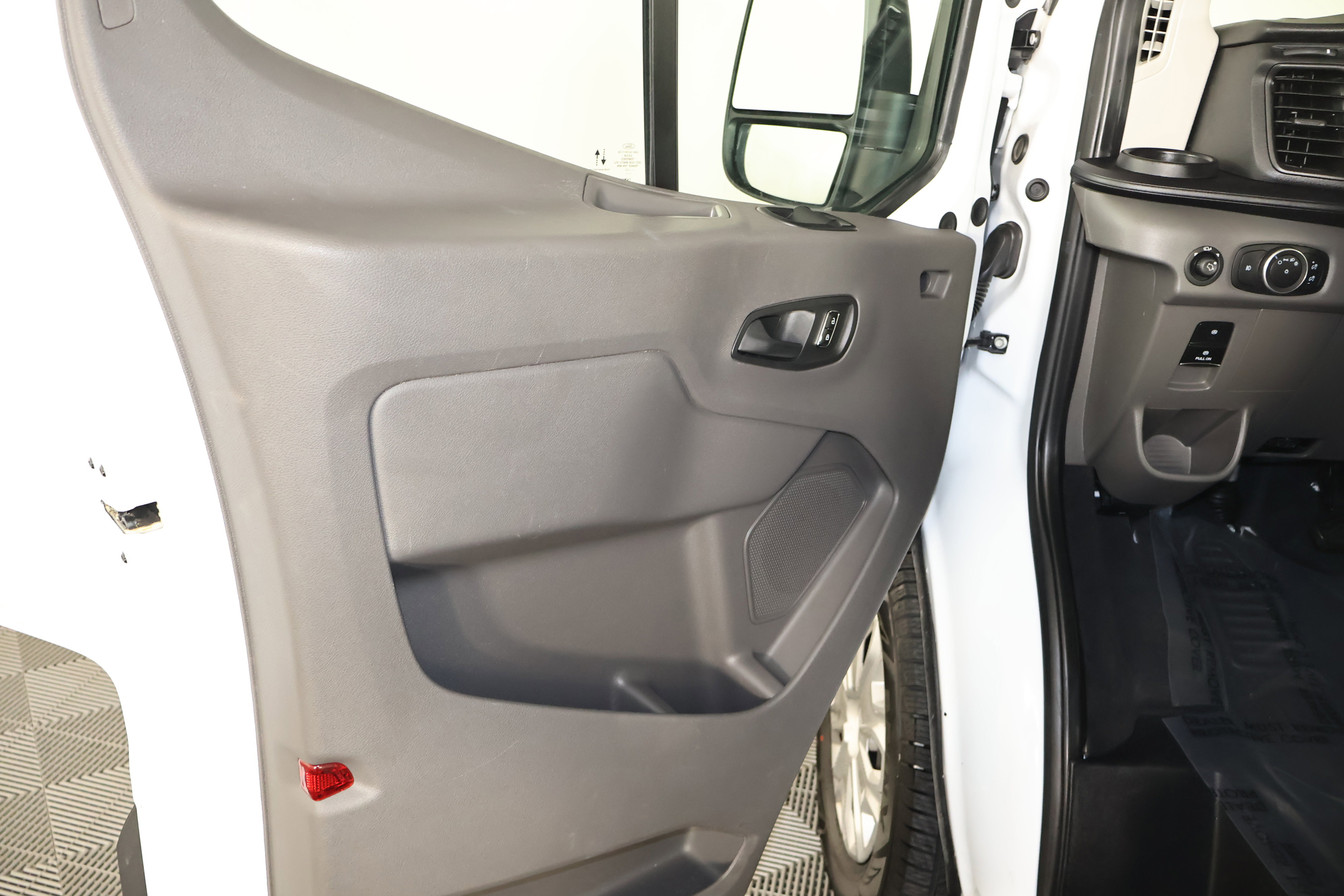 Used 2023 Ford Transit 350 XLT image 35