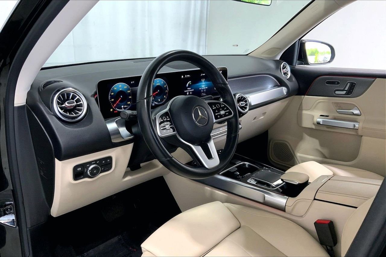 Used 2020 Mercedes-Benz GLB 250 w/ Premium Package image 14