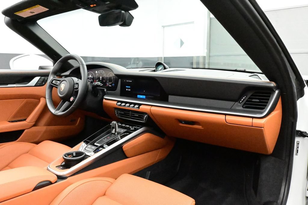 Certified 2026 Porsche 911 Targa 4 GTS AWD/4WD image 16
