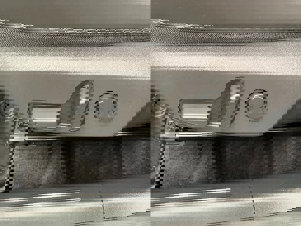 Used 2025 Kia Niro EX image 18