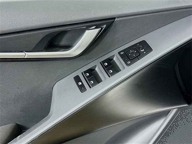 Used 2024 Kia Niro LX image 17