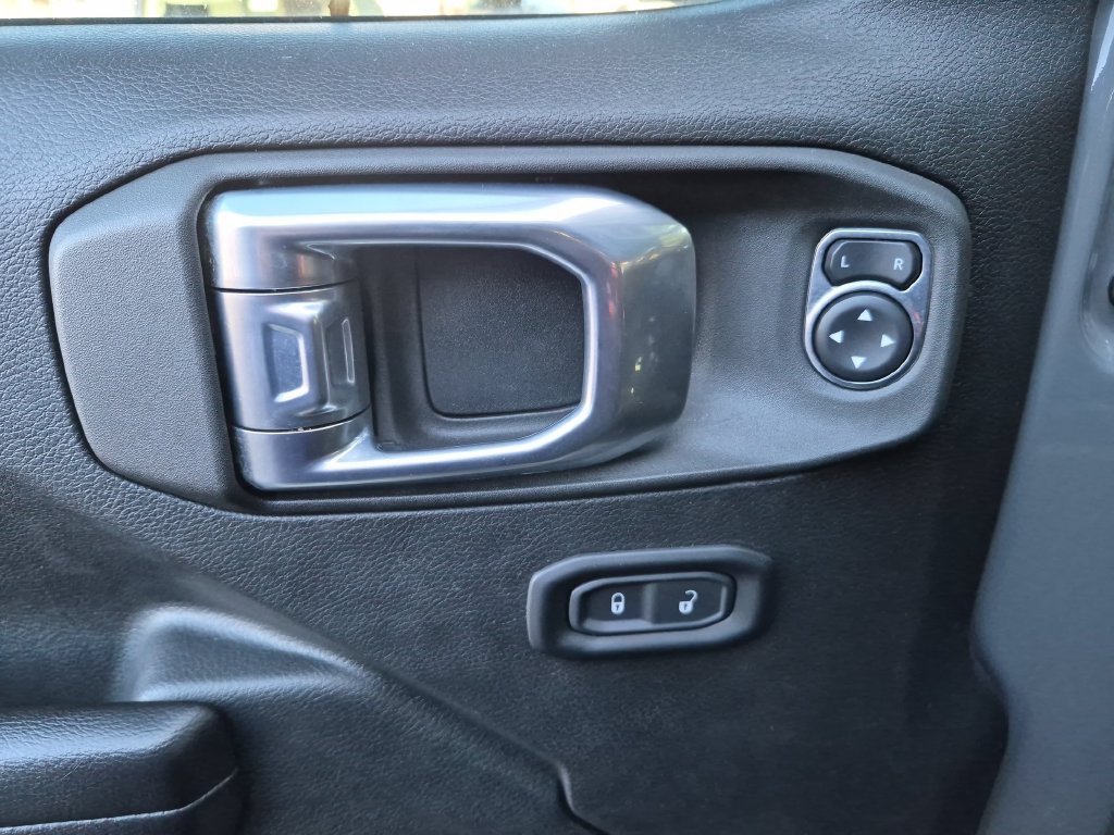 Used 2021 Jeep Wrangler Sport AWD/4WD image 15