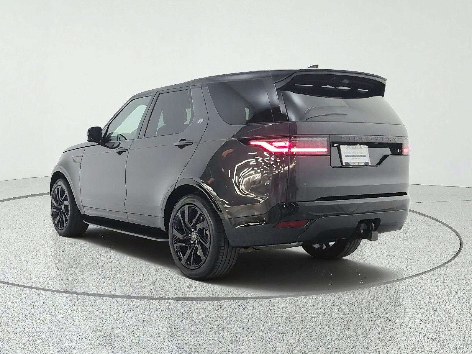 Used 2024 Land Rover Discovery Dynamic SE AWD/4WD image 7