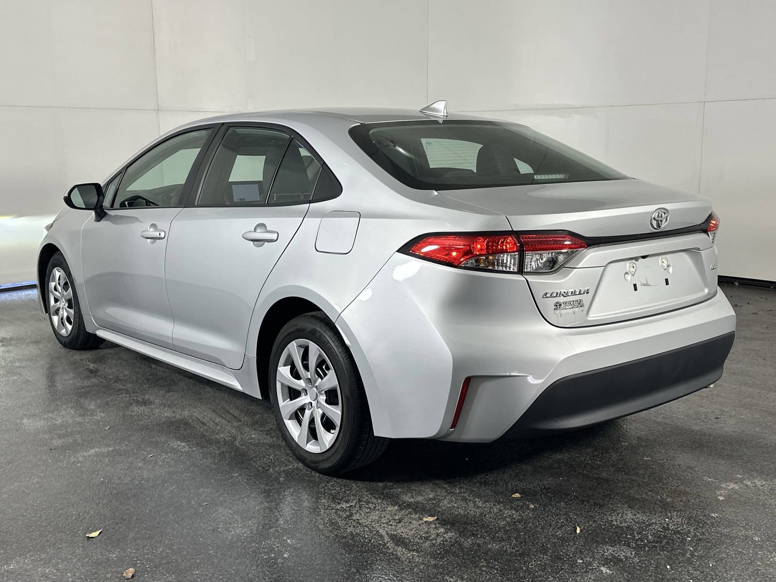 Used 2023 Toyota Corolla LE image 6