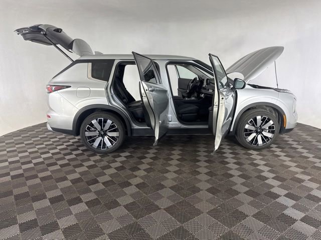 Used 2025 Mitsubishi Outlander SE AWD/4WD image 16