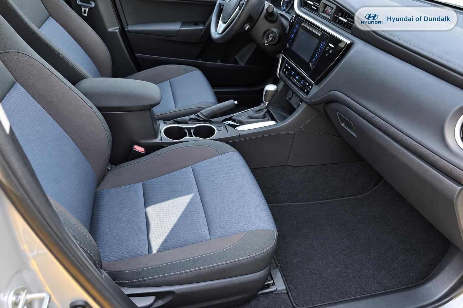 Used 2017 Toyota Corolla LE w/ Carpet Mat Package (TMS) FWD image 8