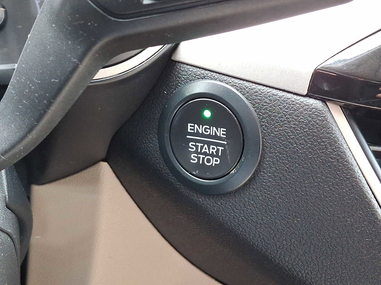 Used 2020 Ford Escape SEL AWD/4WD image 25