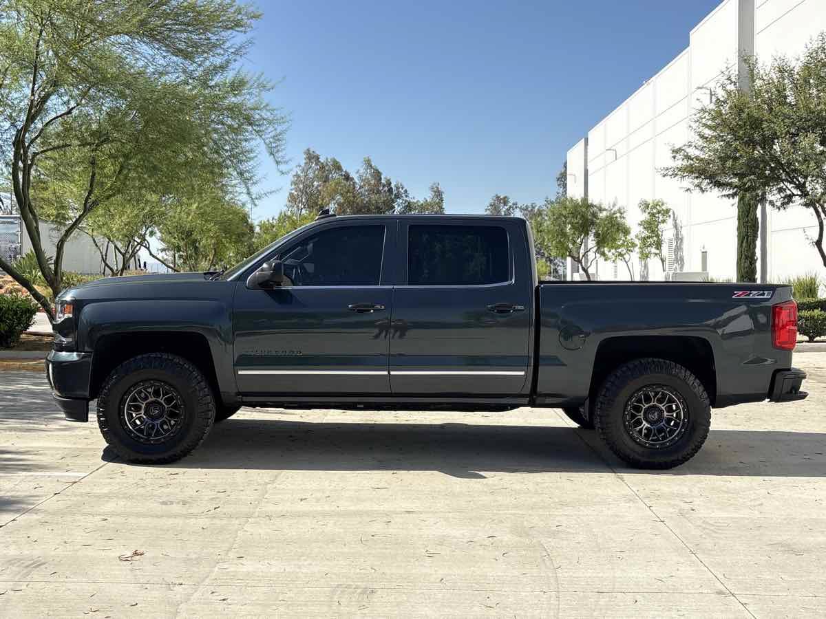 Used 2017 Chevrolet Silverado 1500 LTZ Z71 w/ LTZ Plus Package AWD/4WD image 6