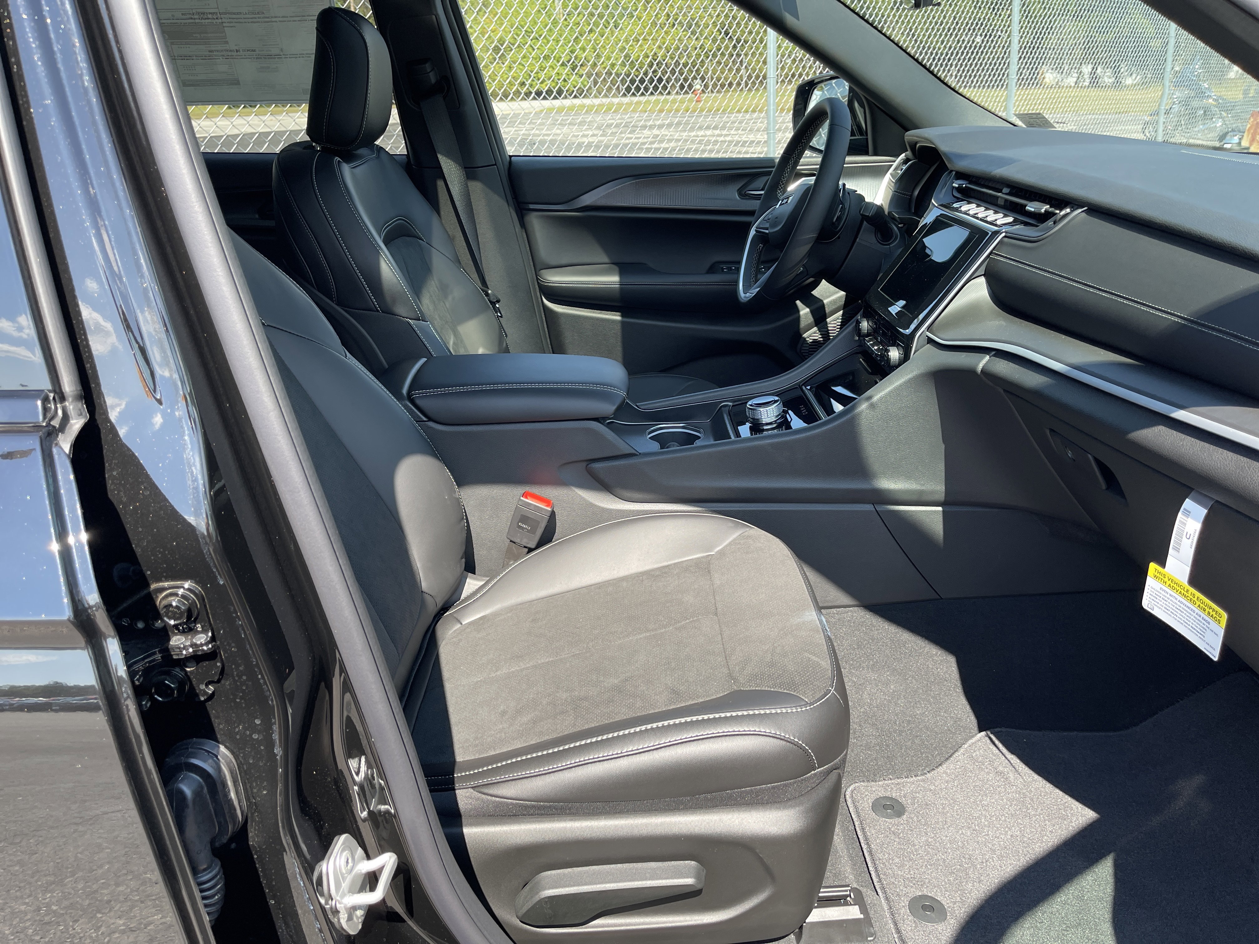New 2025 Jeep Grand Cherokee Altitude image 14