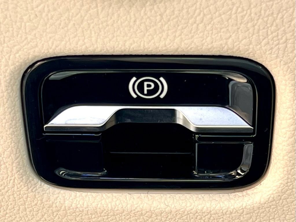 Certified 2023 Mercedes-Benz C 300 4MATIC Sedan image 32