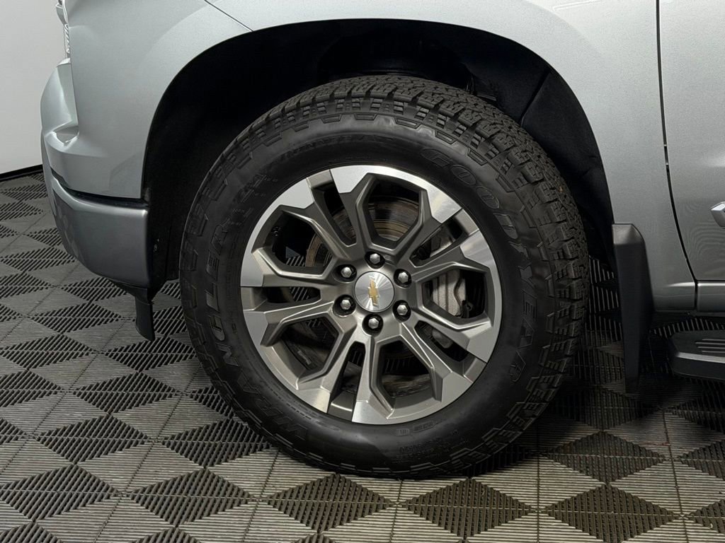 Used 2023 Chevrolet Silverado 1500 High Country w/ Technology Package image 11