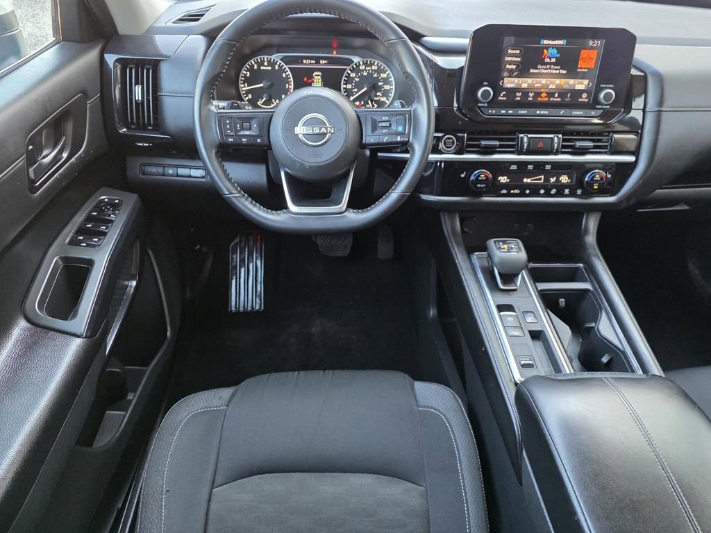 Used 2024 Nissan Pathfinder SV image 12