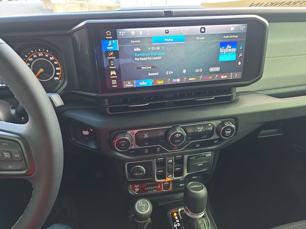 Used 2025 Jeep Gladiator Sport AWD/4WD image 16