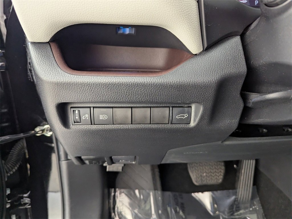 Used 2022 Toyota RAV4 Limited image 26