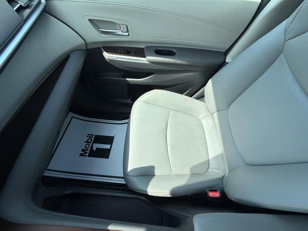 Used 2024 Toyota Sienna XLE image 25