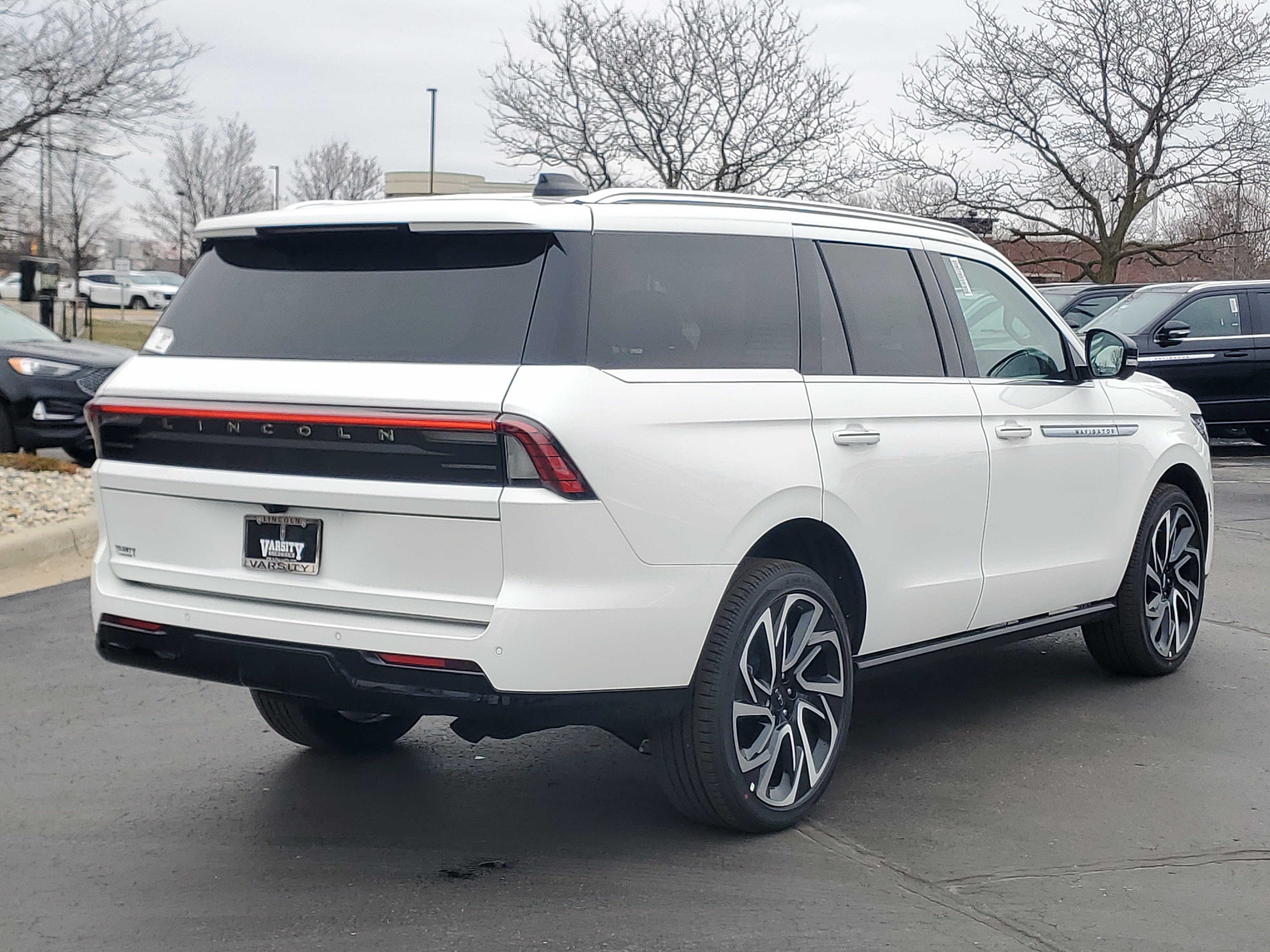New 2026 Lincoln Navigator Reserve AWD/4WD image 4