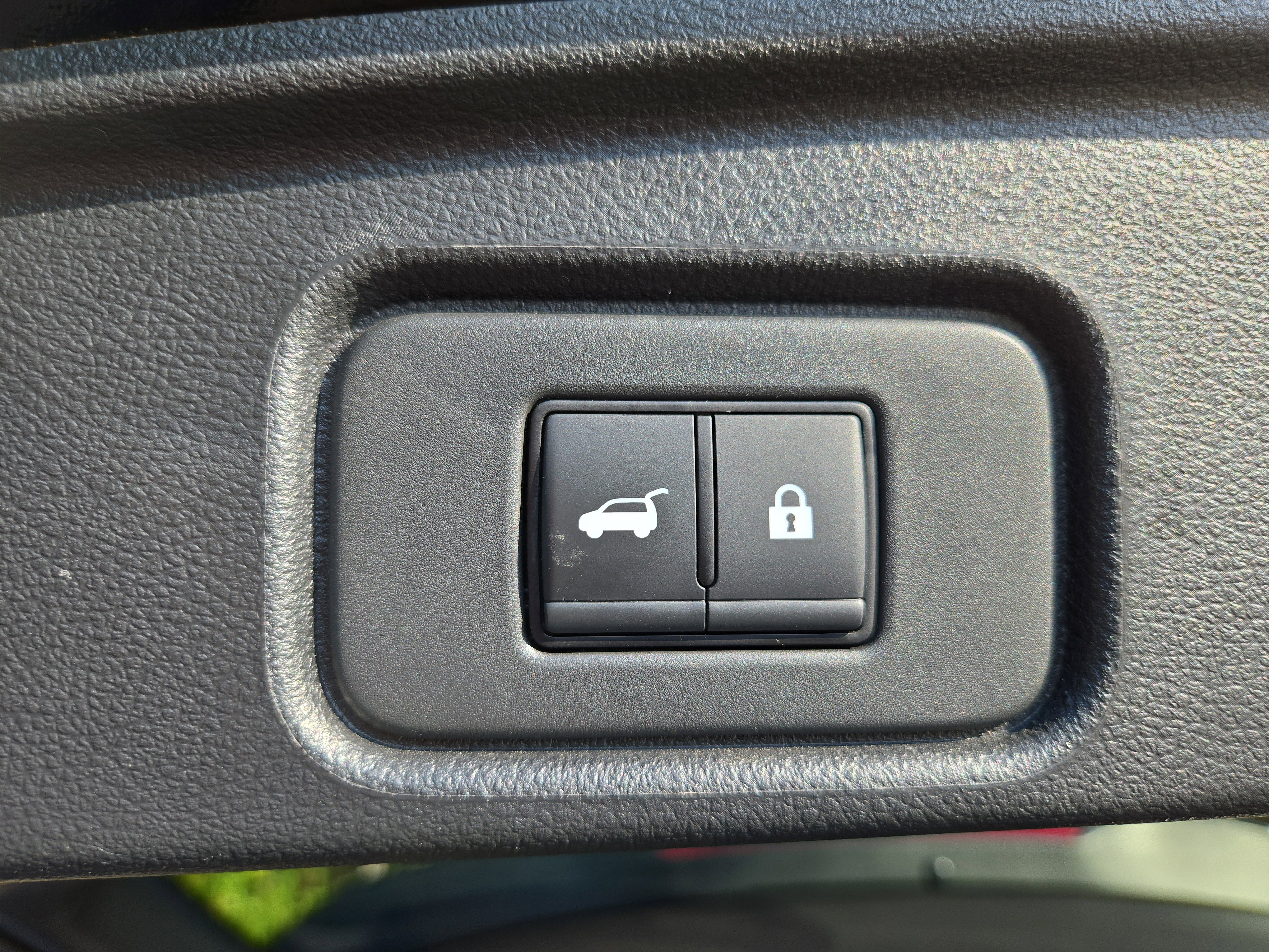 Used 2025 Nissan Pathfinder SV image 10