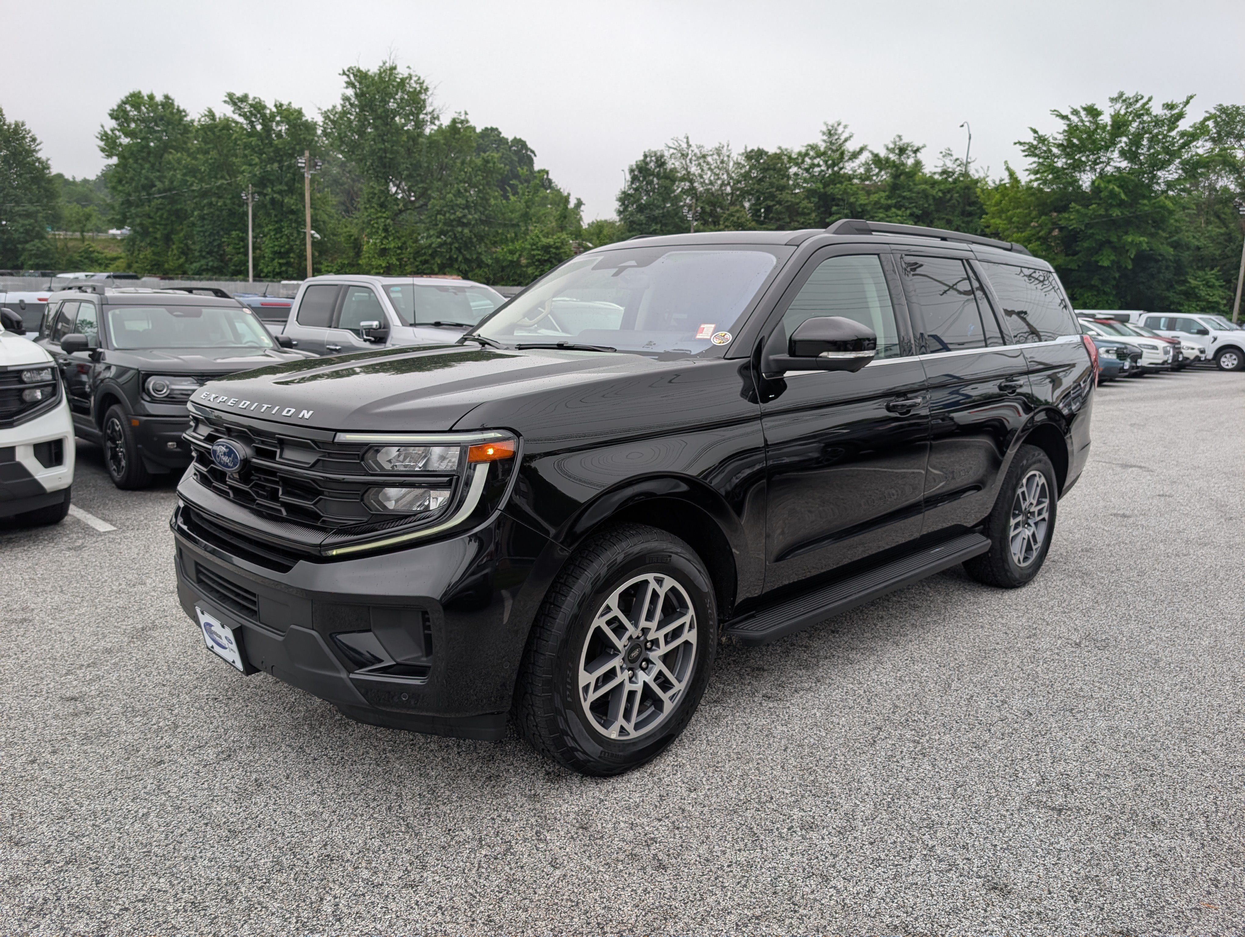 Certified 2025 Ford Expedition Active AWD/4WD image 2