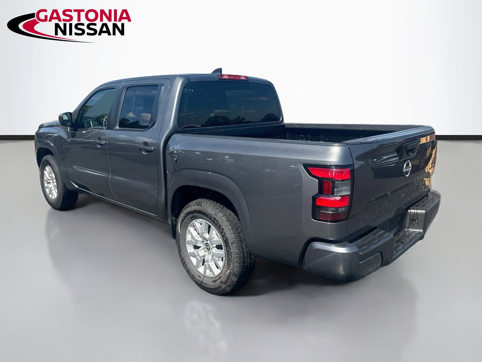 Used 2023 Nissan Frontier SV RWD image 6